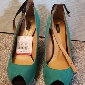 Zara Green Suede Wedges NWT